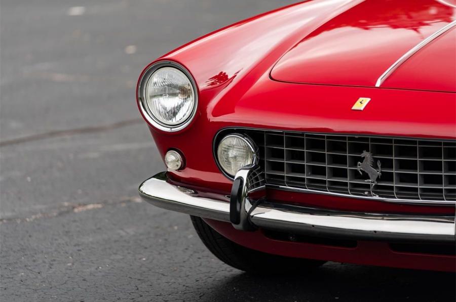Детали экстерьера Ferrari 250 GT 2+2 Coupe (Series II) 1962 года  (фото 5 из 62)